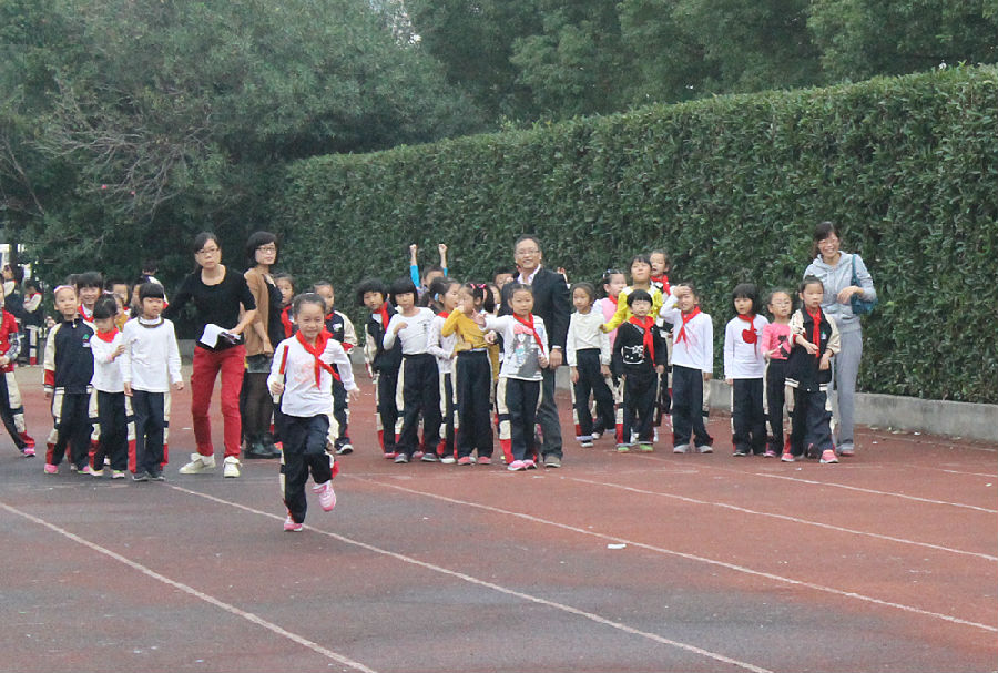 象山文峰学校中小学体育教研组 小组简报 文峰校区2013年秋季田径运动