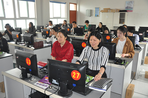 黄田中学开展微课培训活动